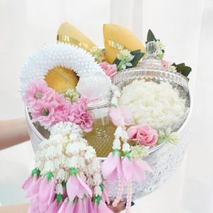 ขันไทยจัมโบ้ +ข้าวเหนียวมูล+มะม่วง+ชุดน้ำอบ+มาลัยจัมโบ้