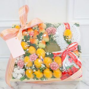 ถาดไม้มงชิด+สตอเบอรี่เกาหลี+ชุดน้ำอบมาลัยประดิษฐ์